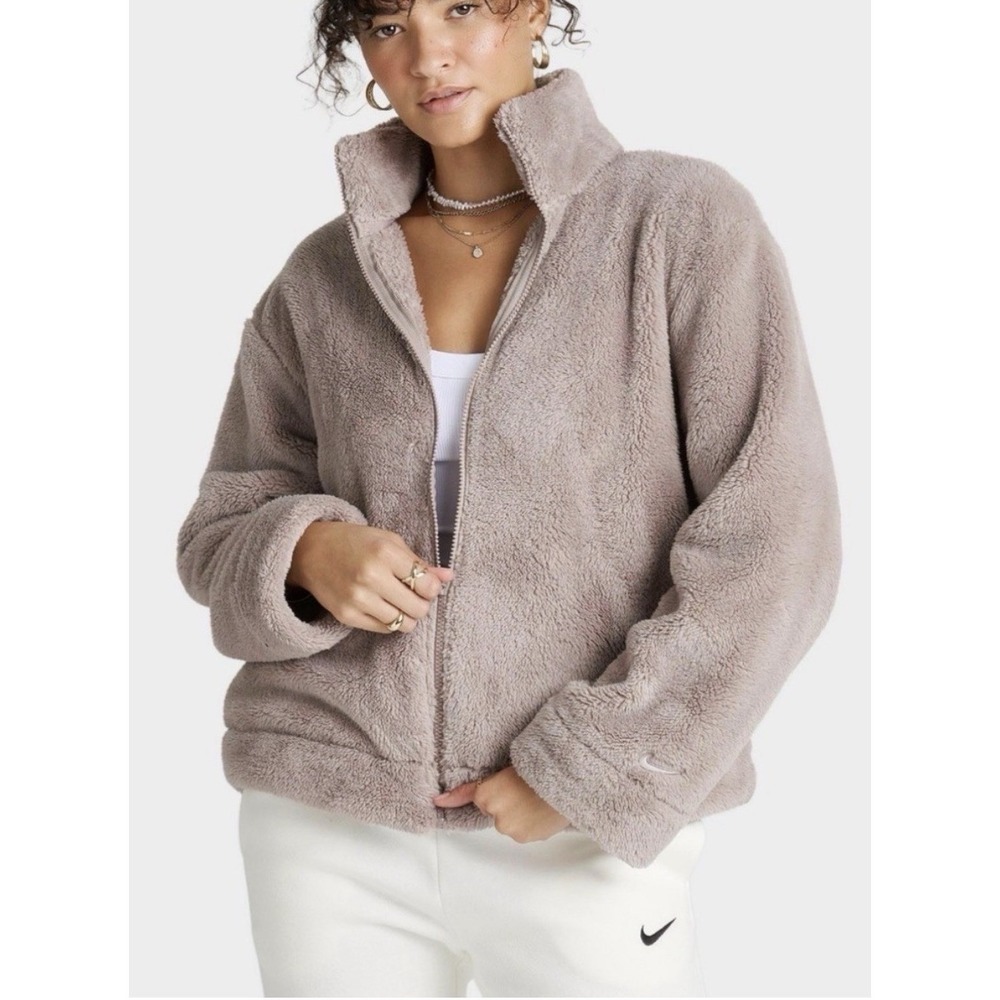 Nike Sportswear Essential Women's Size S High-Pile Fleece Jacket Taupe Oversized